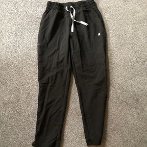 Figs Yola high waisted scrub pants.